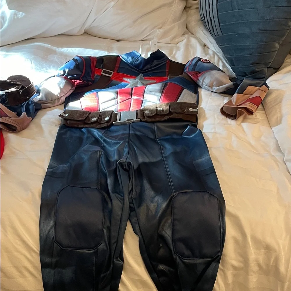 Kids Captain America Costume with Shield- Disney Store - Picture 5 of 6